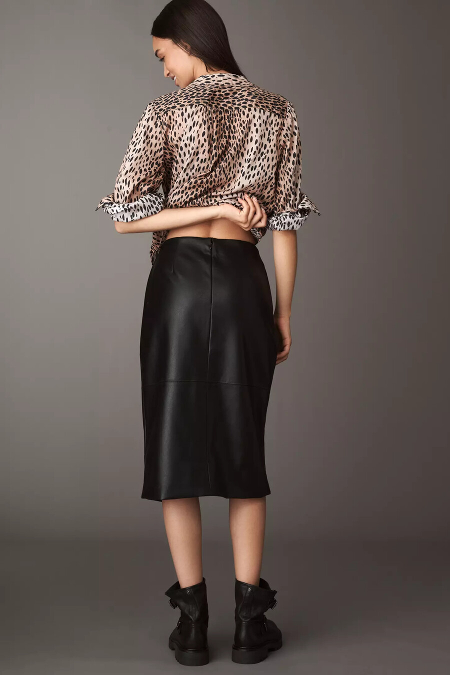 falda midi cruzada de piel sintética de maeve