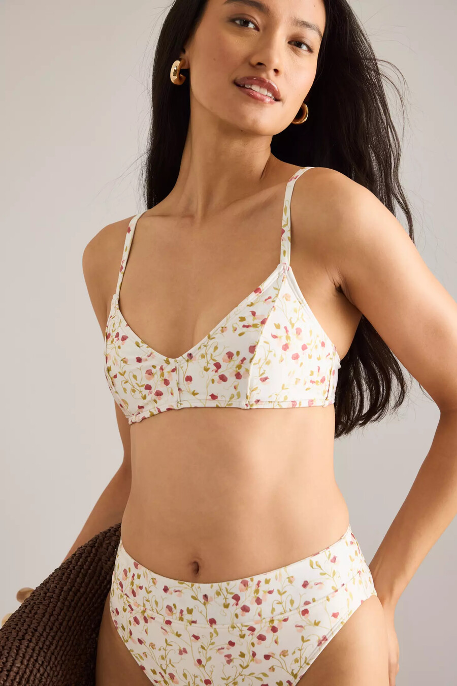 top de bikini tipo bralette con ribete de peonía
