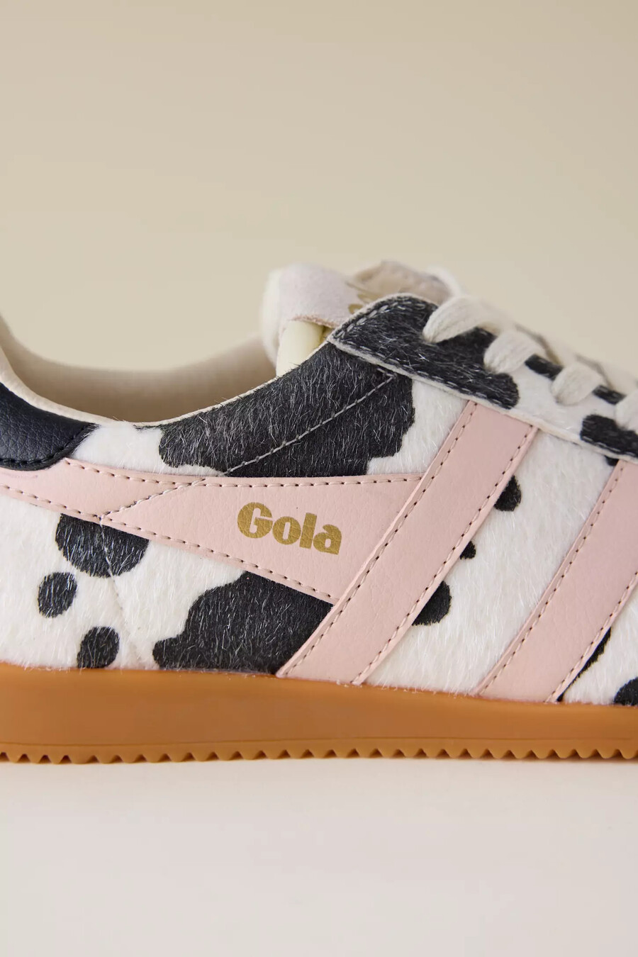 zapatillas deportivas con estampado de vaca elan de gola x anthropologie