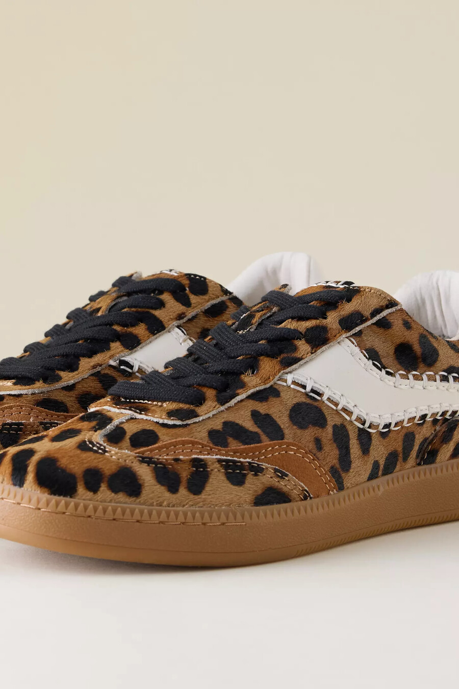 zapatillas deportivas de pelo de becerro con puntada de aviso de dolce vita