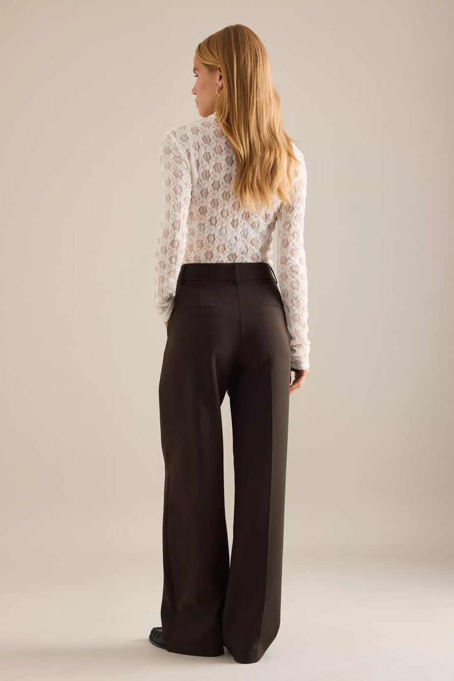 pantalones rita de tiro medio y pierna ancha seleccionados