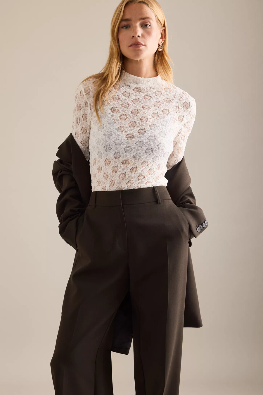 pantalones rita de tiro medio y pierna ancha seleccionados