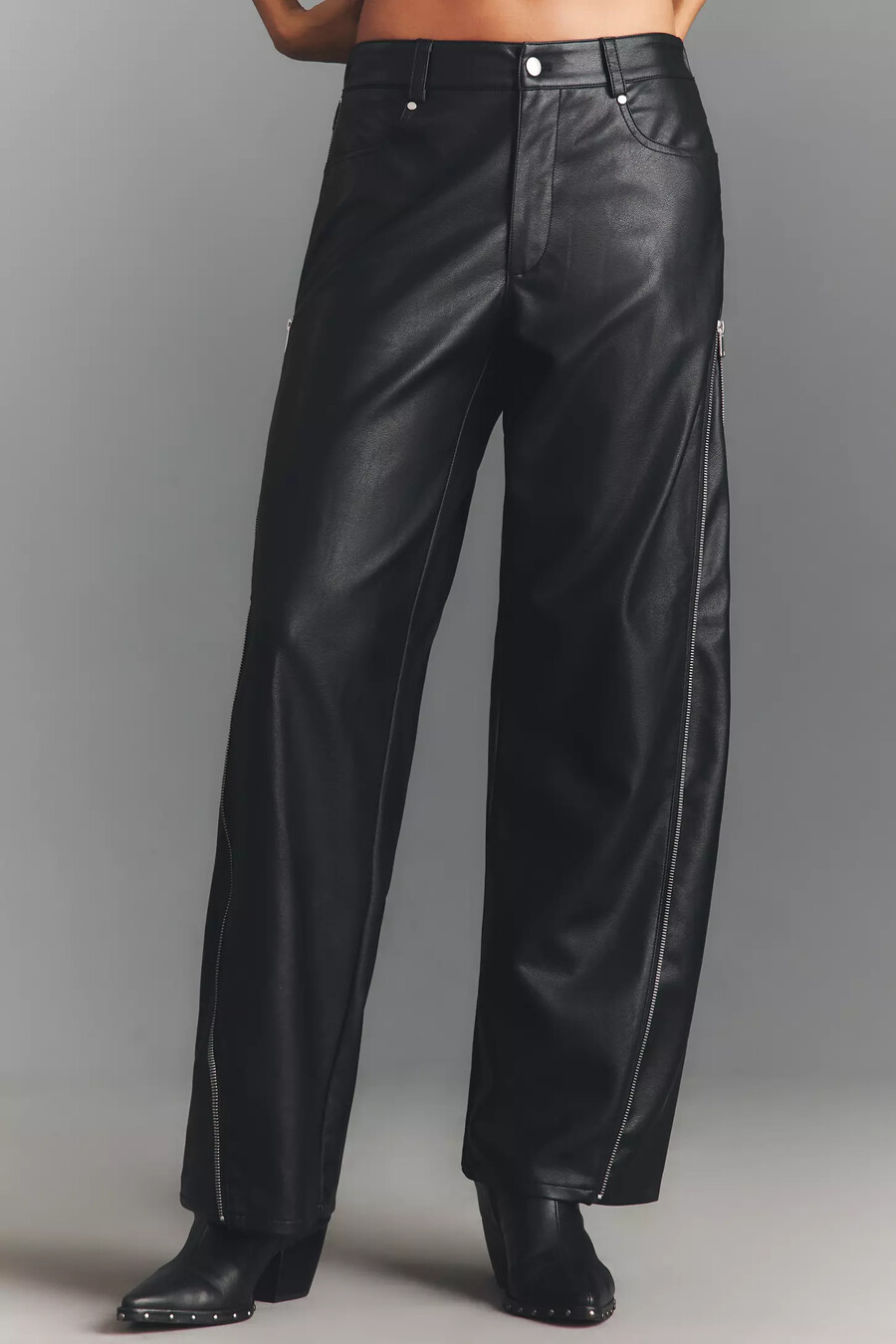 pantalones holgados de cuero con cremallera de anthropologie
